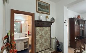 Nini House